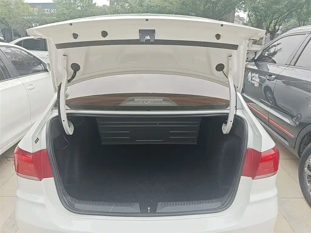 Volkswagen Santana 2016 1.4L Manual Trend Edition фото 19