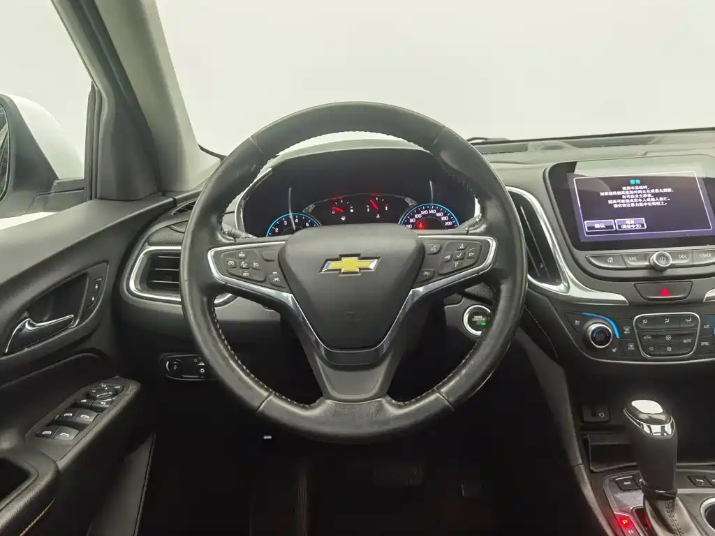 Фото 11 - Chevrolet Equinox