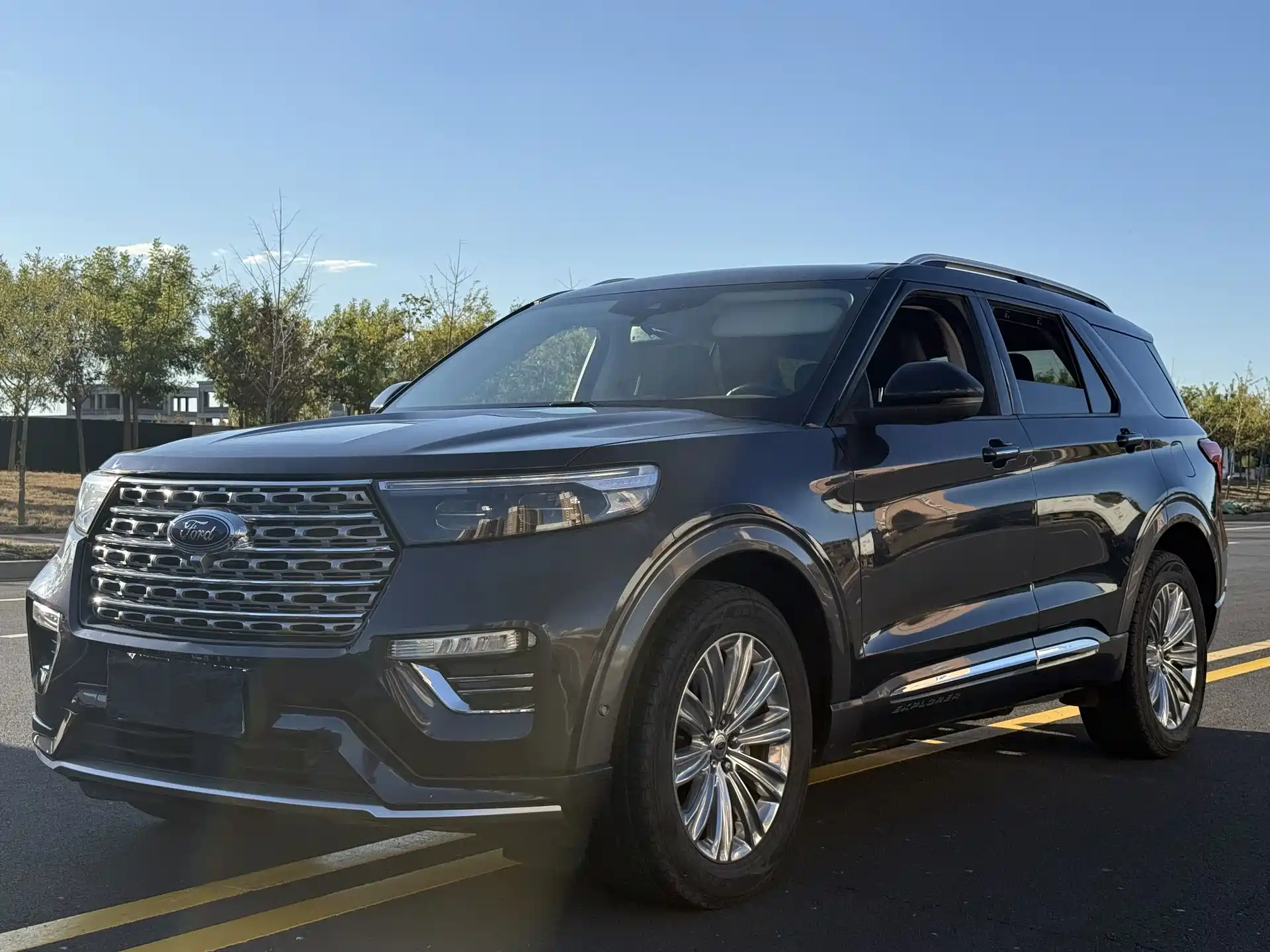 Фото 1 - Ford Explorer