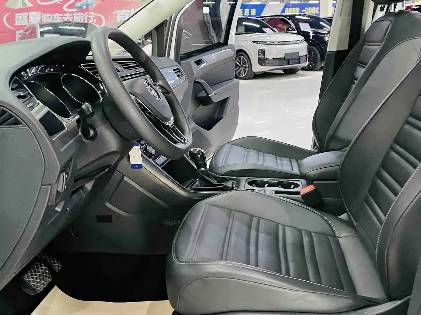 Volkswagen Touran 2018 Touran L 280TSI DSG Comfort Edition 7-seater China VI фото 7