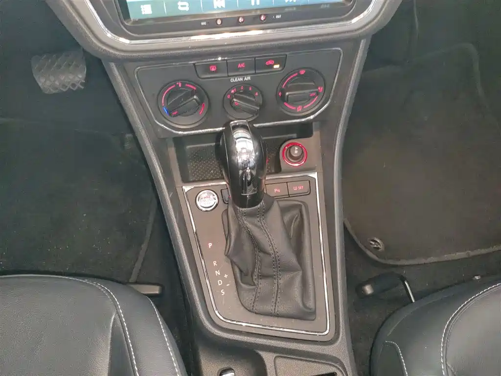 Volkswagen Lavida 2017 1.6L Automatic Comfort Edition фото 10
