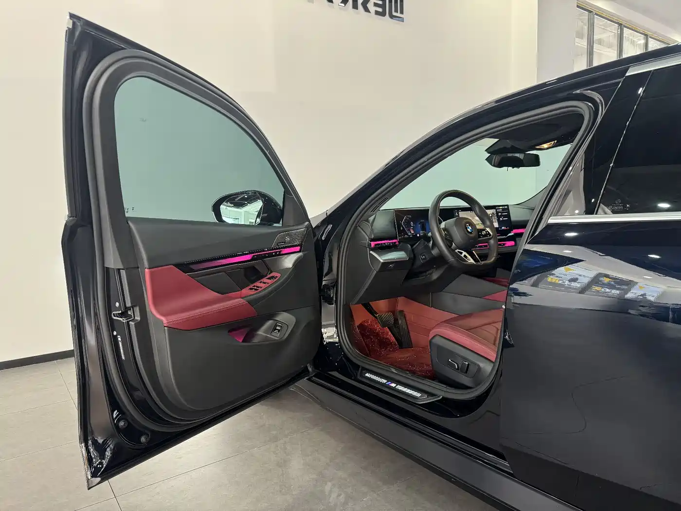 BMW 5 Series 2025 530Li Leading M Sport Package фото 10