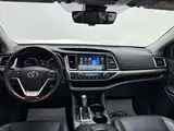 Фото 9 - Toyota Highlander
