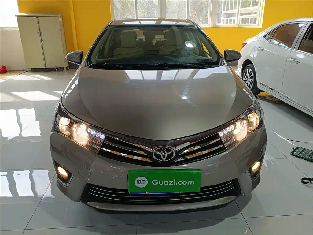 Toyota Corolla 2014 1.8L CVT Supreme Edition фото 3