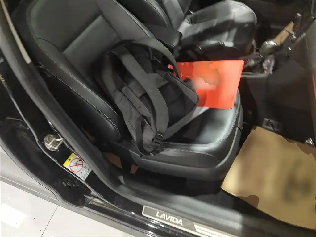 Volkswagen Lavida 2015 1.6L Automatic Comfort Edition фото 20