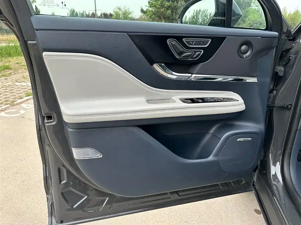 LINCOLN ADVENTURER