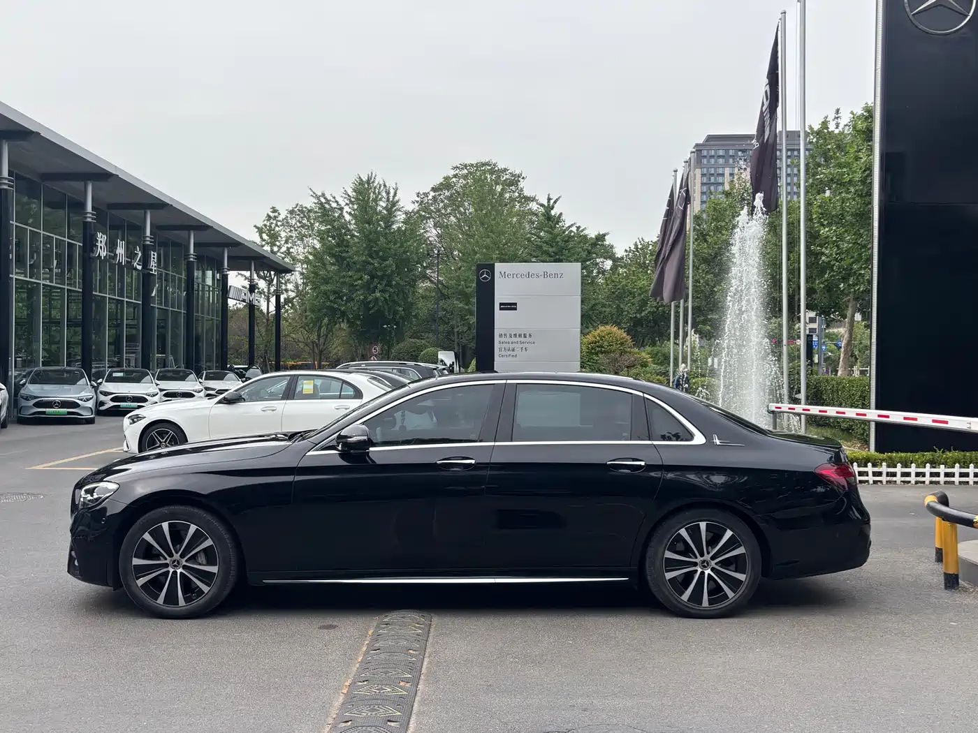 Mercedes-Benz E-Class New Energy 2022 Facelift E 350 e L Plug-in Hybrid Sport Sedan фото 4