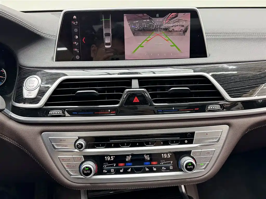 BMW 7 Series 2018 730Li Leading Type M Sport Package фото 13