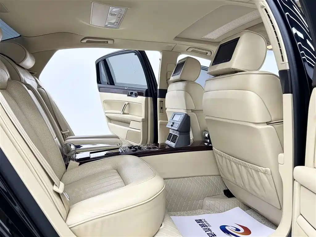 Volkswagen Phaeton 2009 Model 4.2L V8 4-seat Extended Executive Edition фото 7