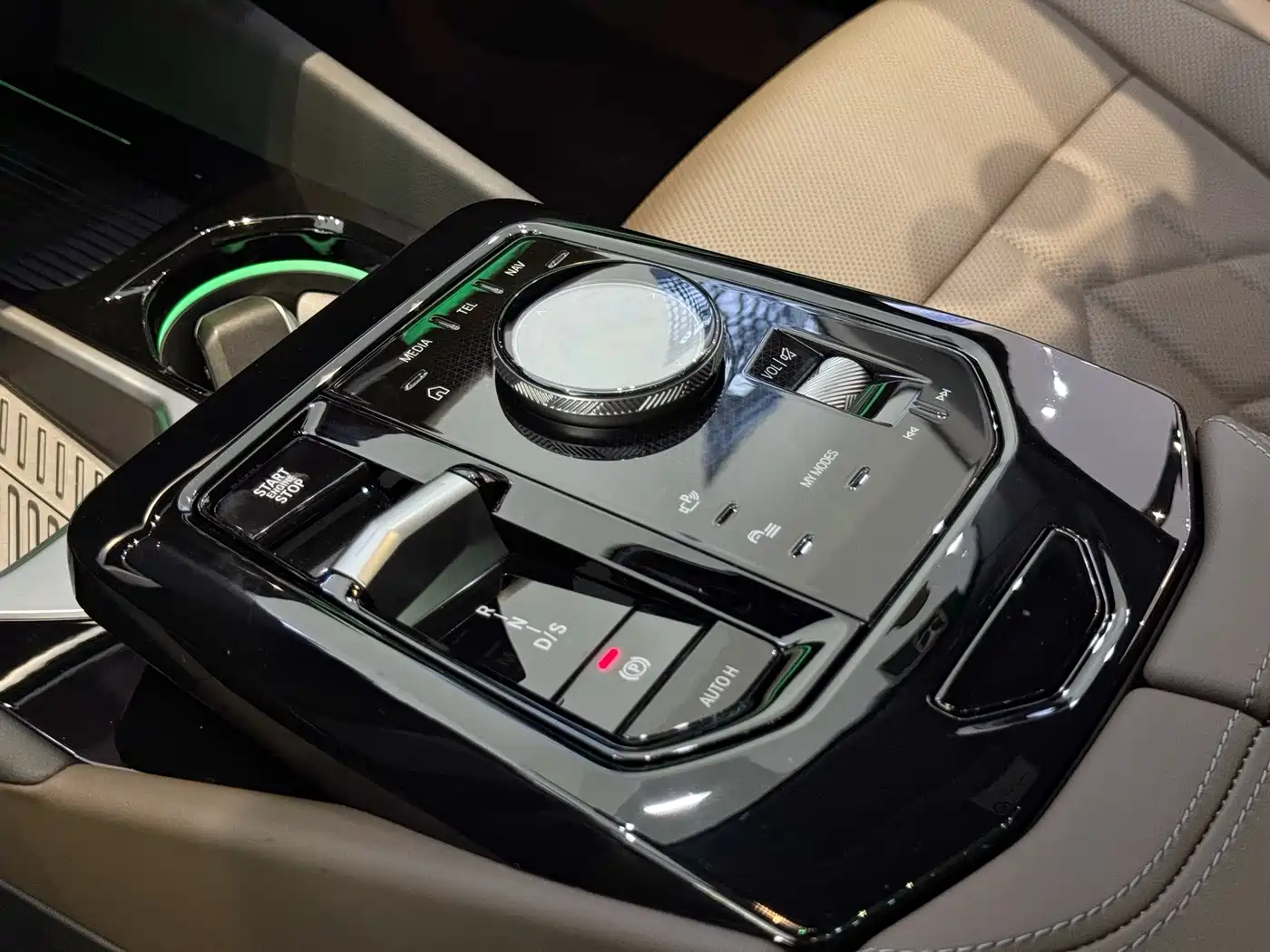 BMW 5 Series 2025 525Li M Sport Package фото 13