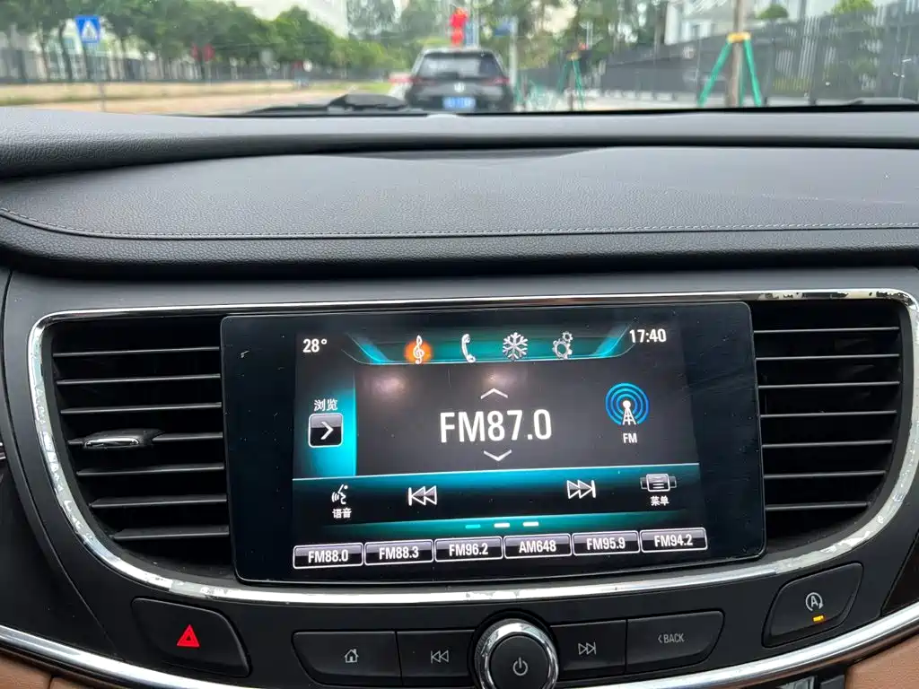 Photo 10 - Buick LaCrosse