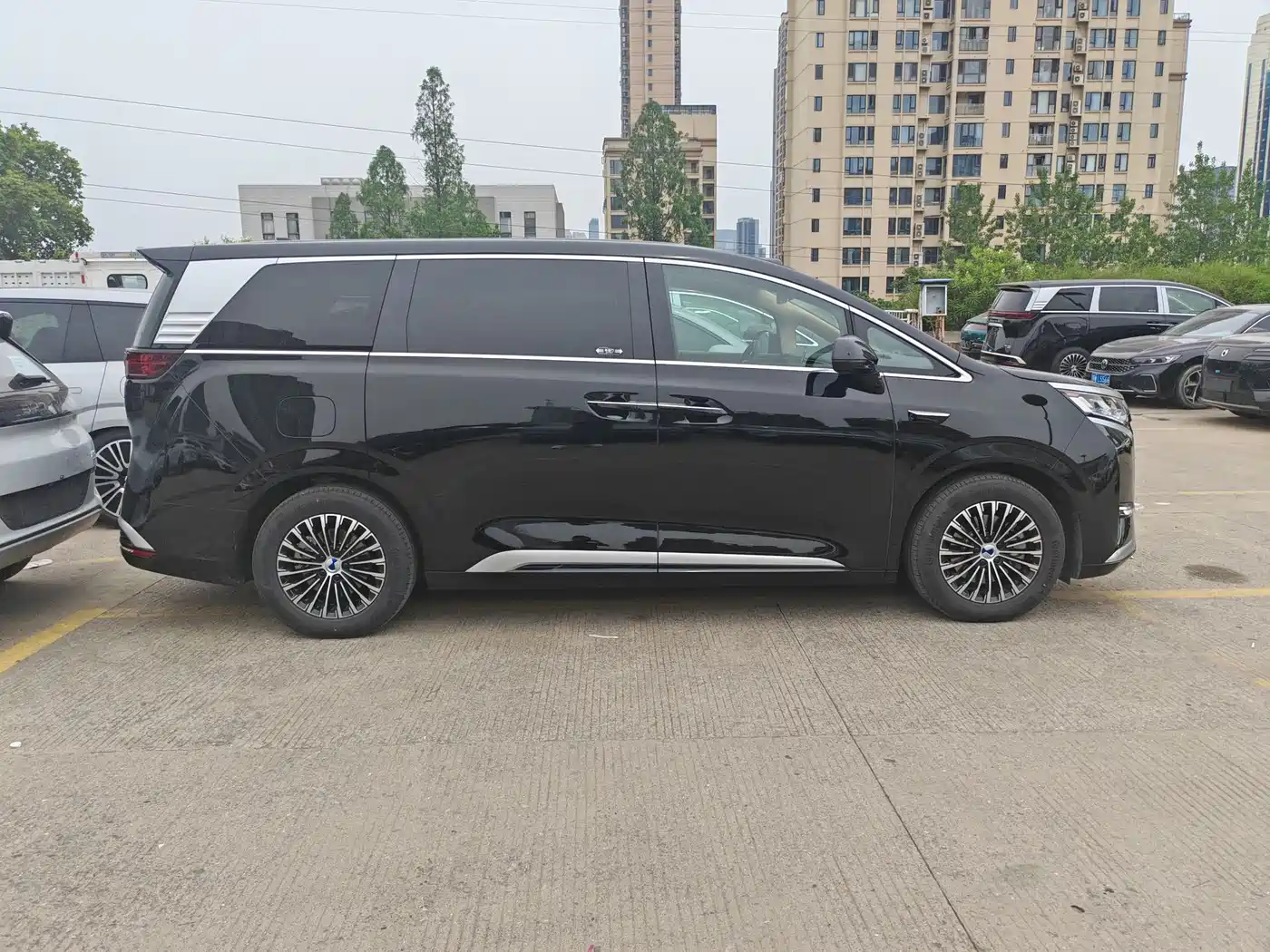 Denza D9 2025 DM-i Smart Driving Edition 1020 AWD Flagship фото 3