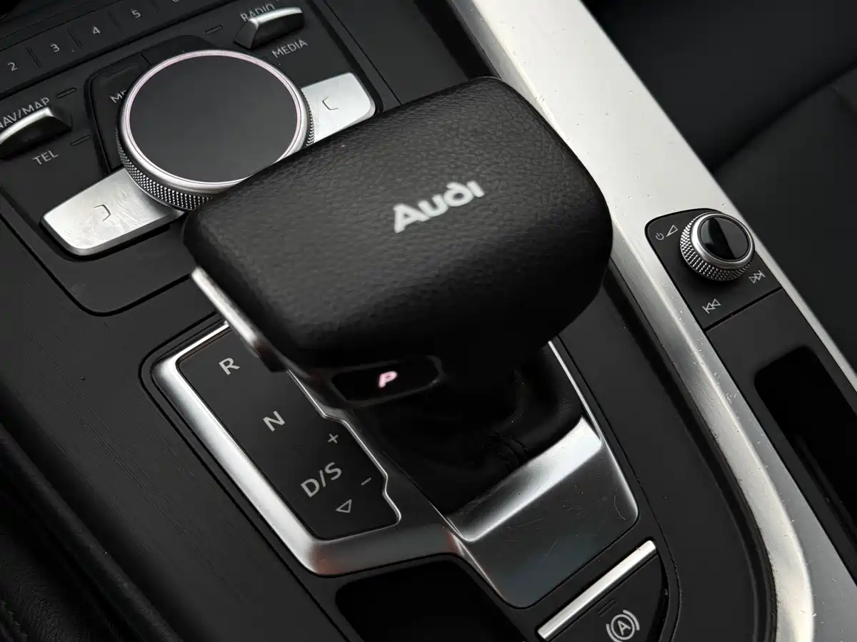 Audi A4L 2018 30th Anniversary 40 TFSI Fashion фото 13