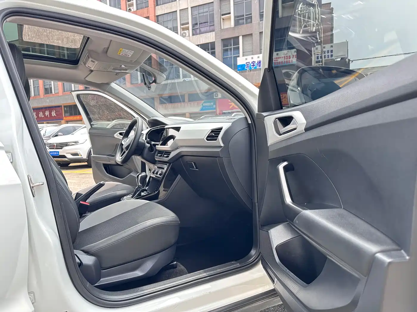 Volkswagen Tanying 2021 1.5L Automatic Smart Connect Edition фото 8