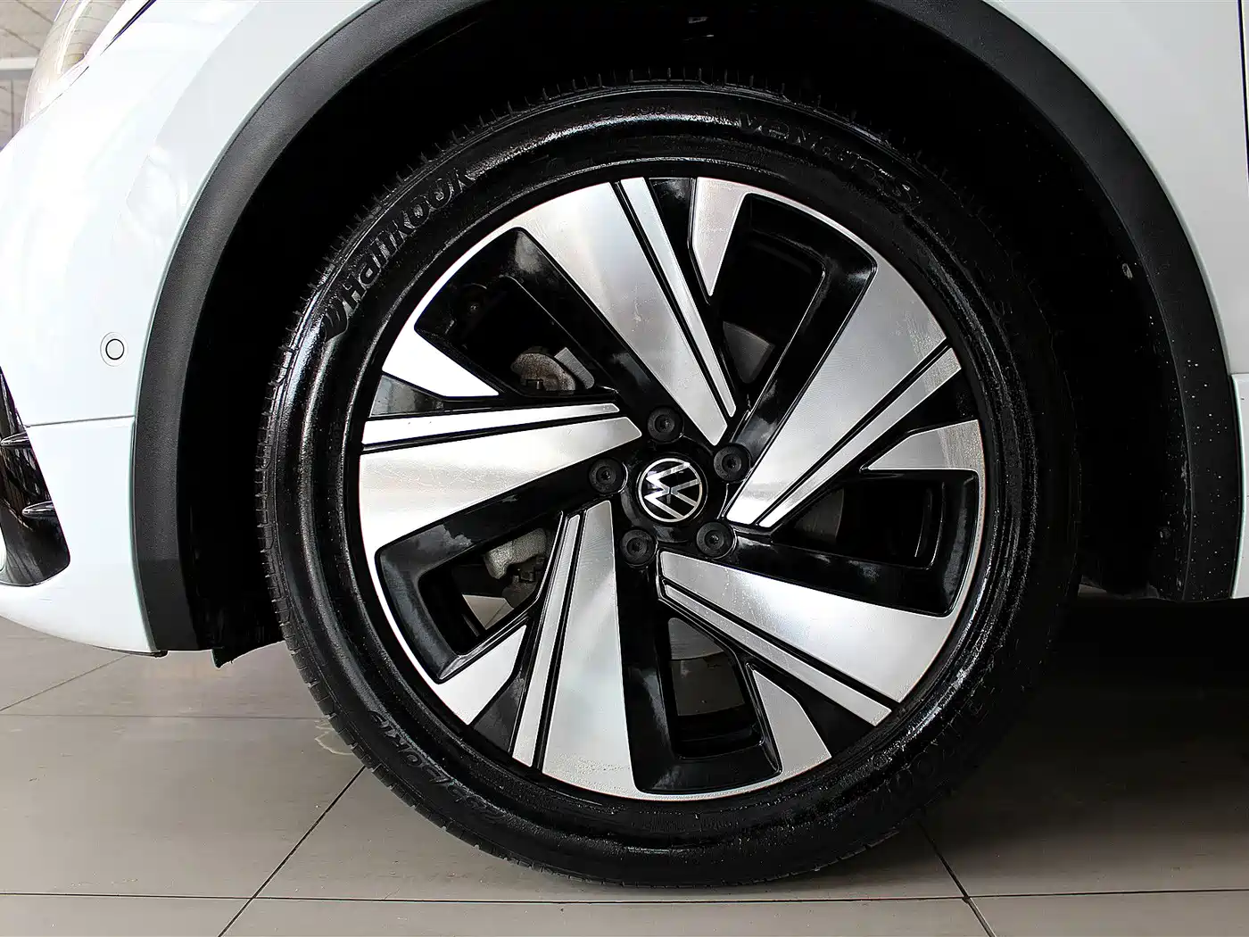 Volkswagen Tiguan L 2023 330TSI Auto 2WD R-Line Premium Edition фото 17