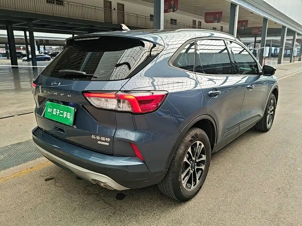 Photo 7 - Ford Escape