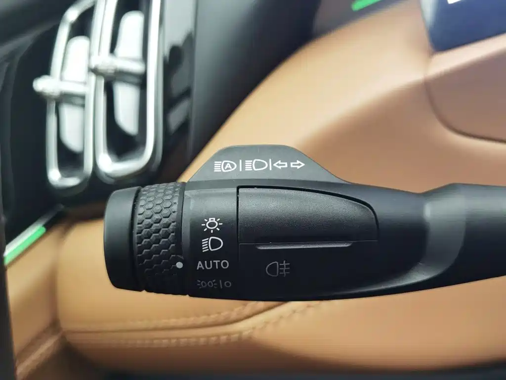 Geely Atlas L 2025 2025 4th Gen 1.5TD DCT Splendor