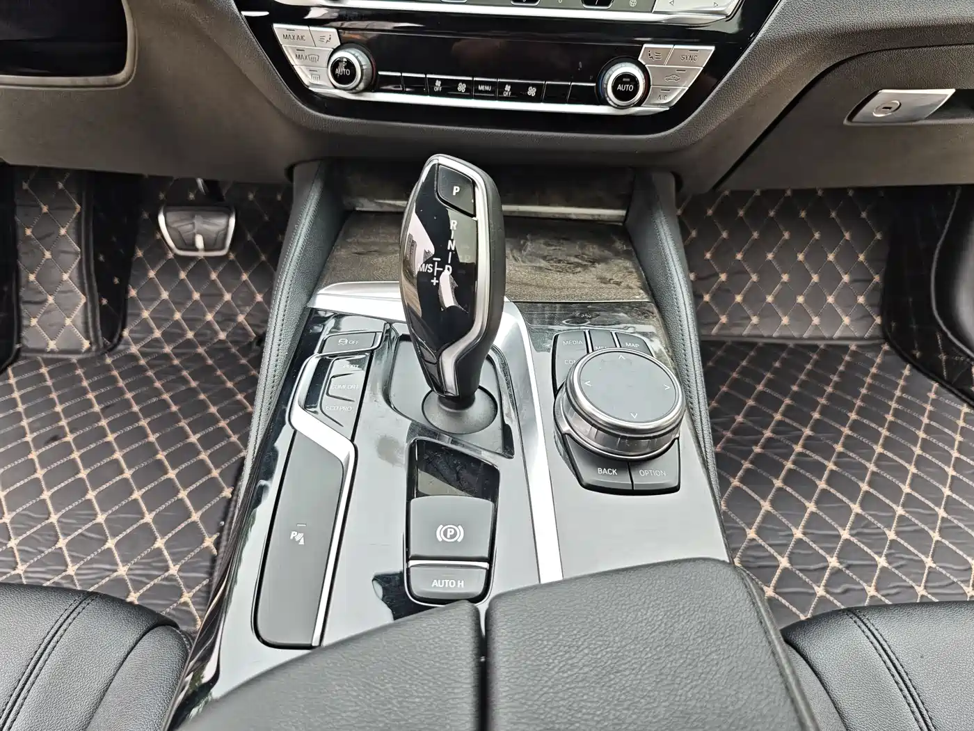 BMW 5 Series 2018 525Li M Sport Package фото 15