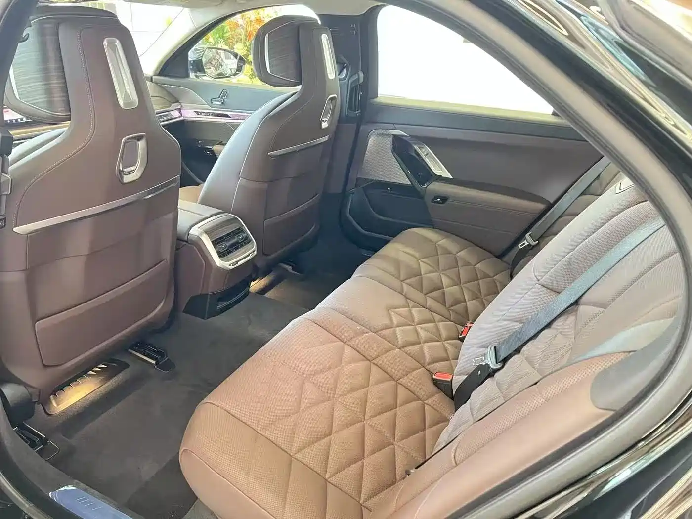 BMW 7 Series 2023 Model 740Li Leading M Sport Package фото 10