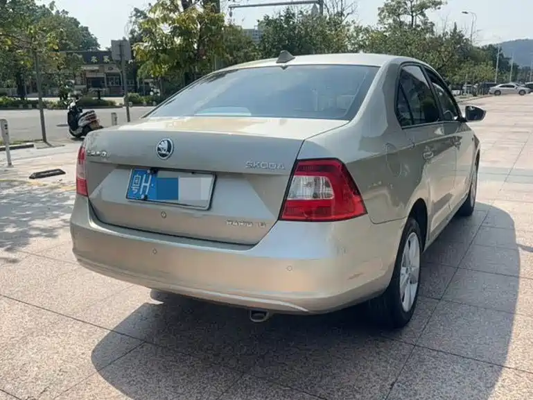 Photo 4 - Škoda Rapid