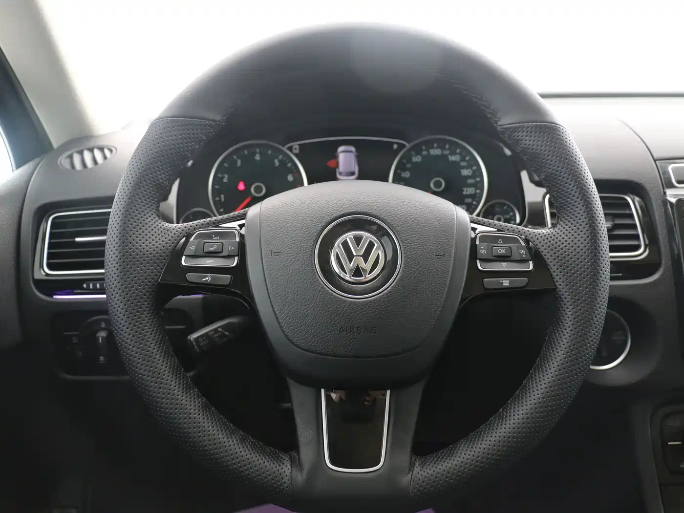Volkswagen Touareg 2017 3.0TSI Explorer Edition фото 8