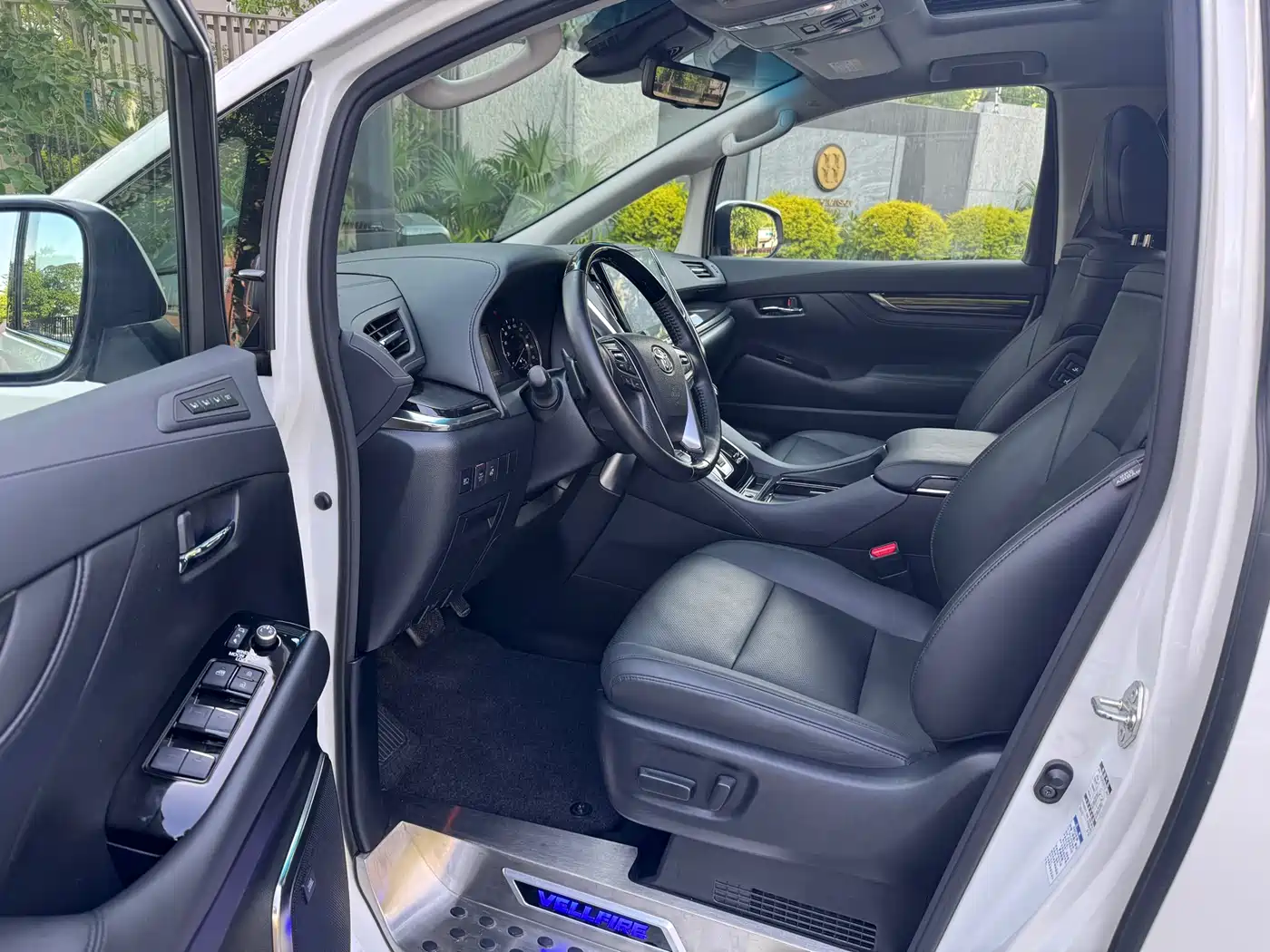Toyota Vellfire 2023 Crown Hybrid 2.5L HV Luxury фото 4