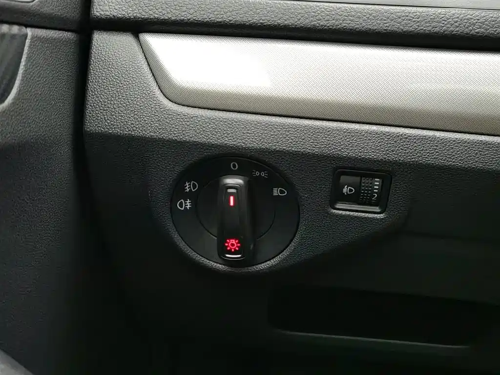 Volkswagen Lavida 2017 1.6L Automatic Comfort Edition фото 21