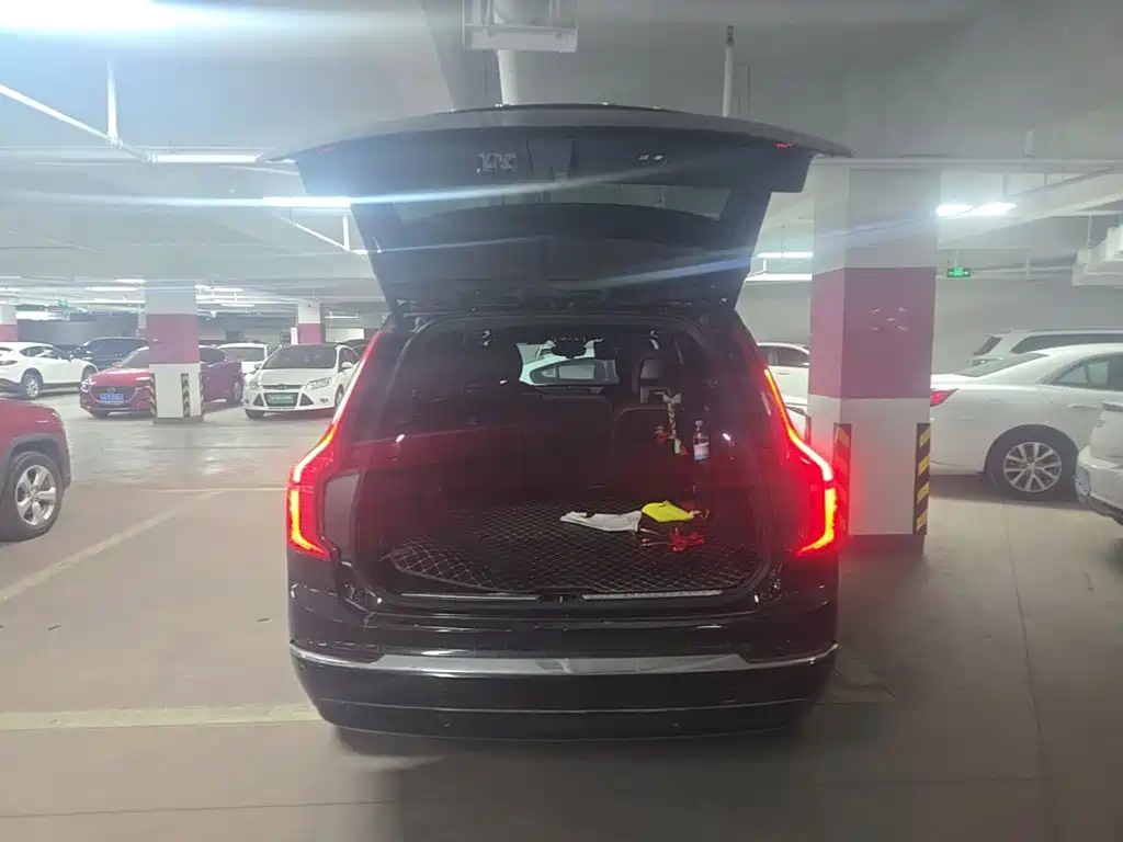 Фото 22 - Volvo XC90