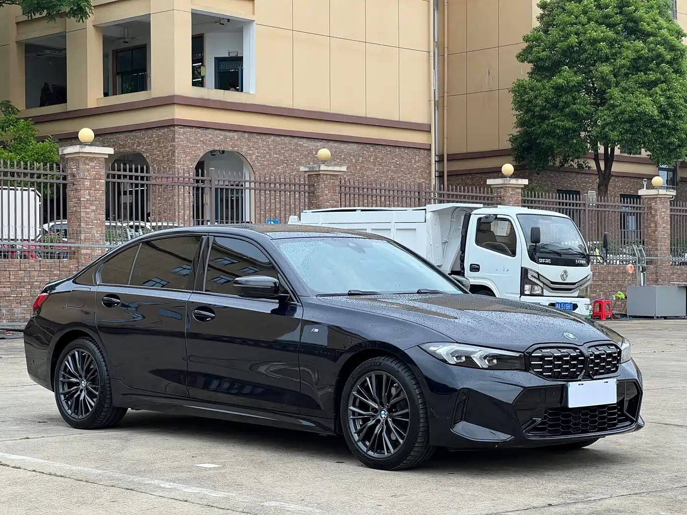 BMW 3 Series 2023 325Li M Sport Black Night Package фото 3
