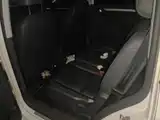Photo 11 - Volkswagen Touran