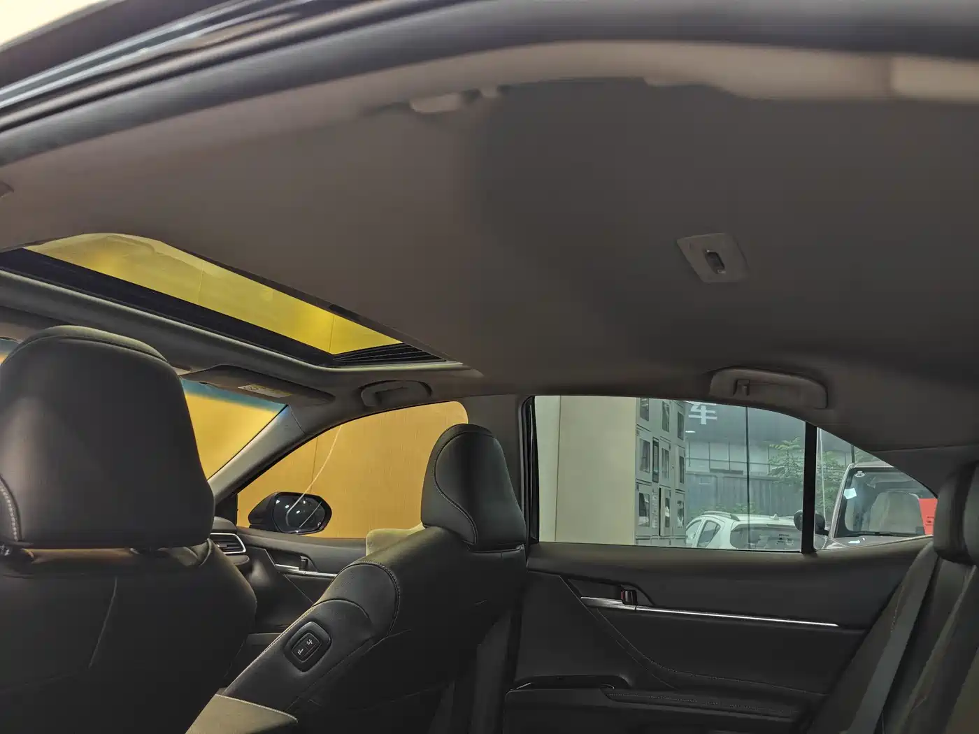 Toyota Camry 2022 2.0S Knight Edition фото 25