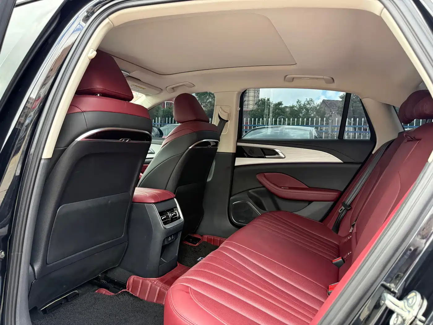 Photo 10 - Hongqi H5