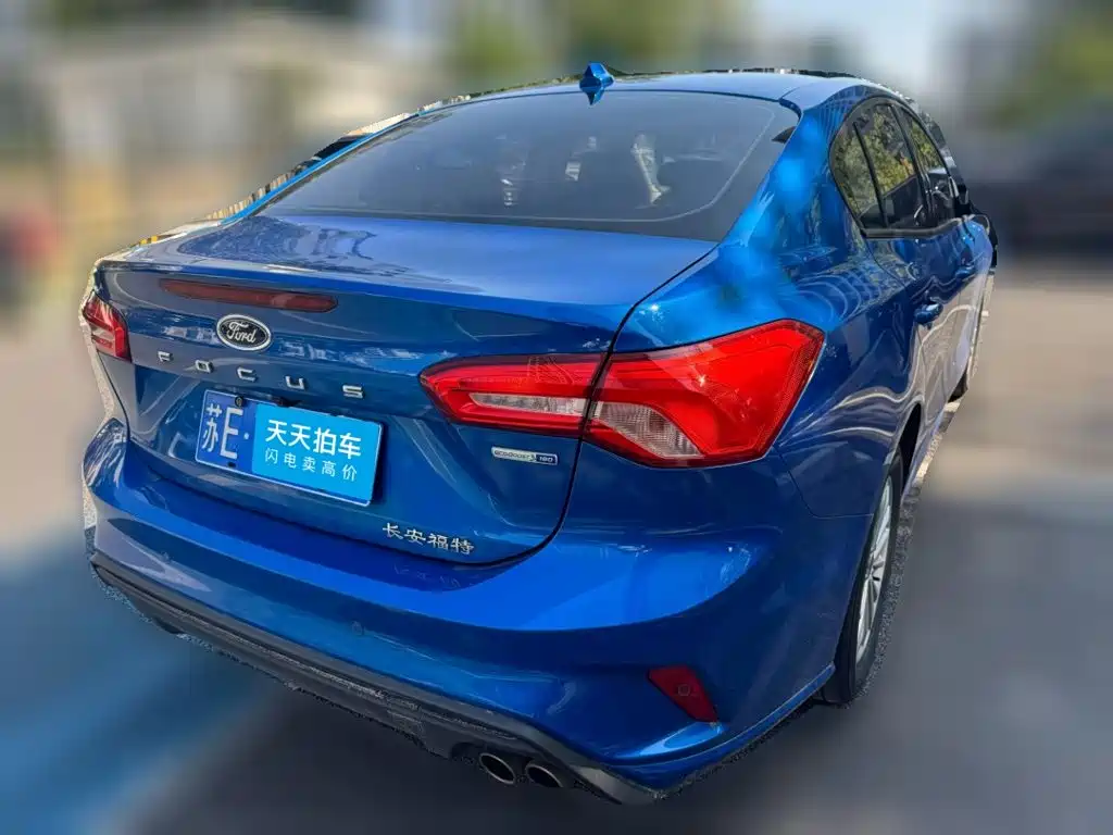 Фото 2 - Ford Focus