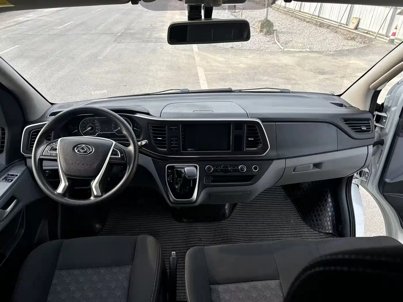 SAIC Maxus Xintu V80 2021 2.0T PLUS AMT Aoyun Long Wheelbase Medium Roof 6/7/8/9 Seater фото 5
