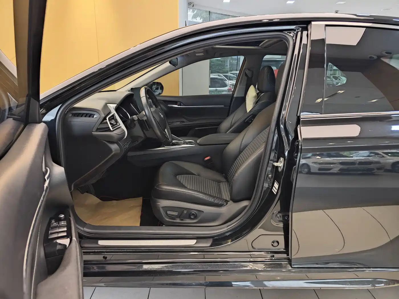 Toyota Camry 2022 2.0S Knight Edition фото 13