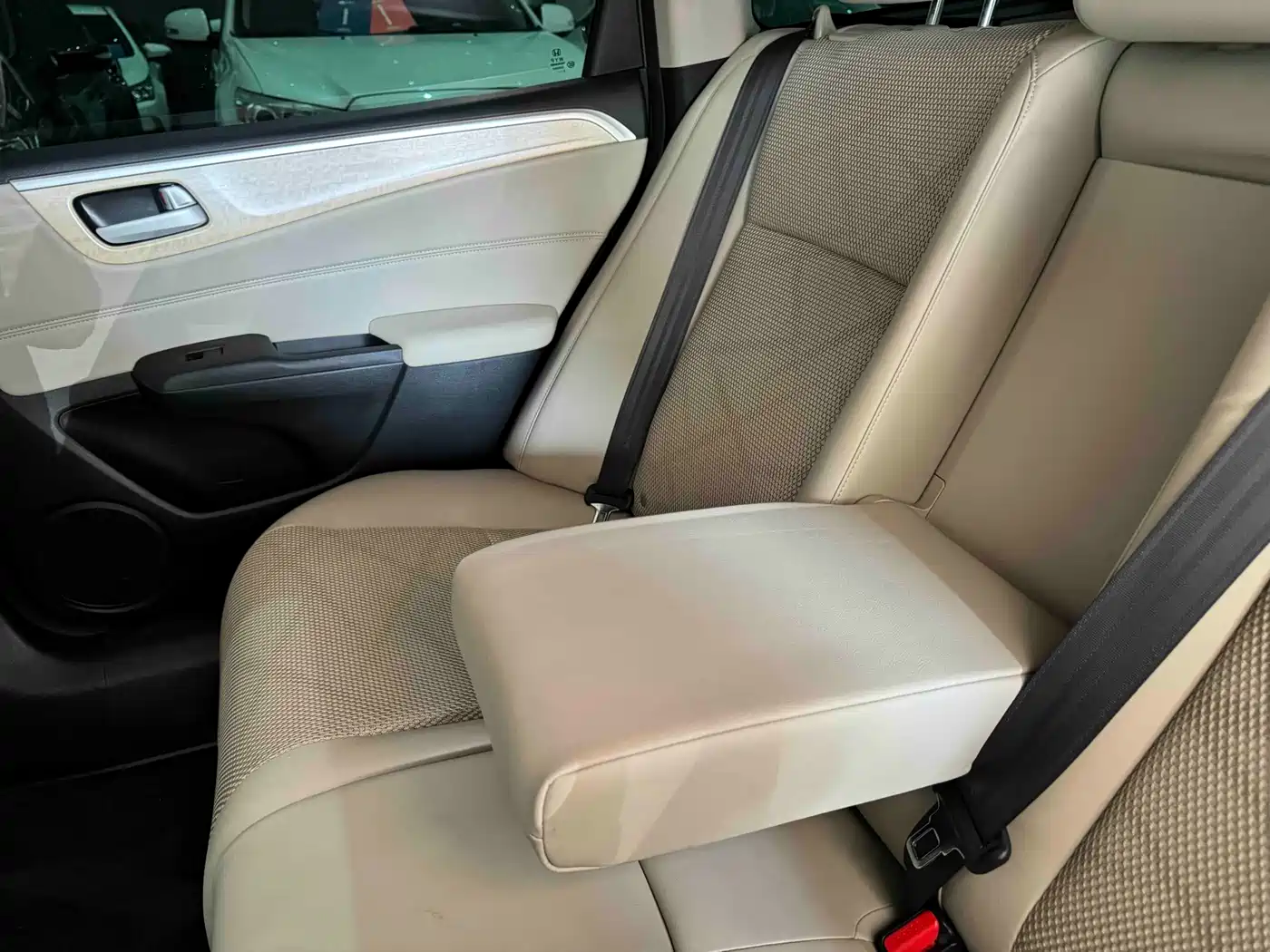 Honda Jade 2016 2016 1.8L Automatic Comfort Elite Version 5-seater