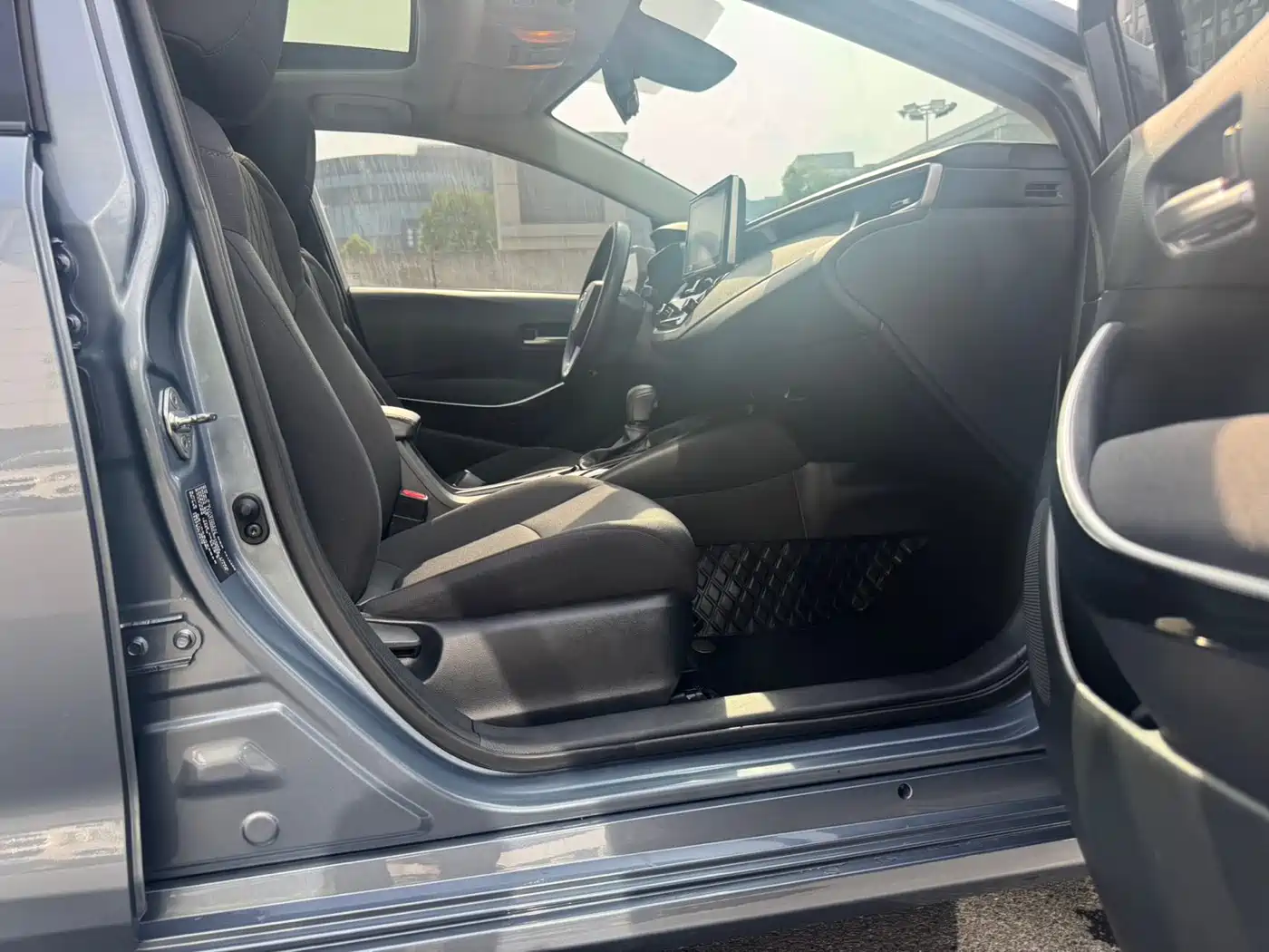 Toyota Corolla 2021 Hybrid 1.8L E-CVT Elite Edition фото 10