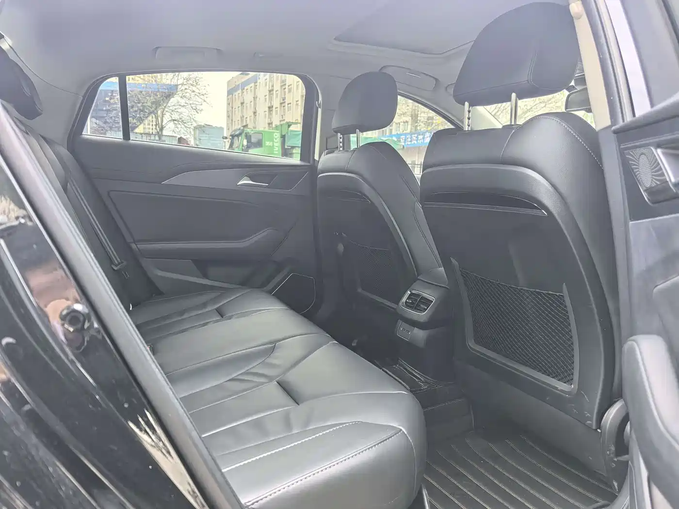 Hongqi H5 2020 1.8T Automatic Smart Connection Qi Rhythm Edition фото 10