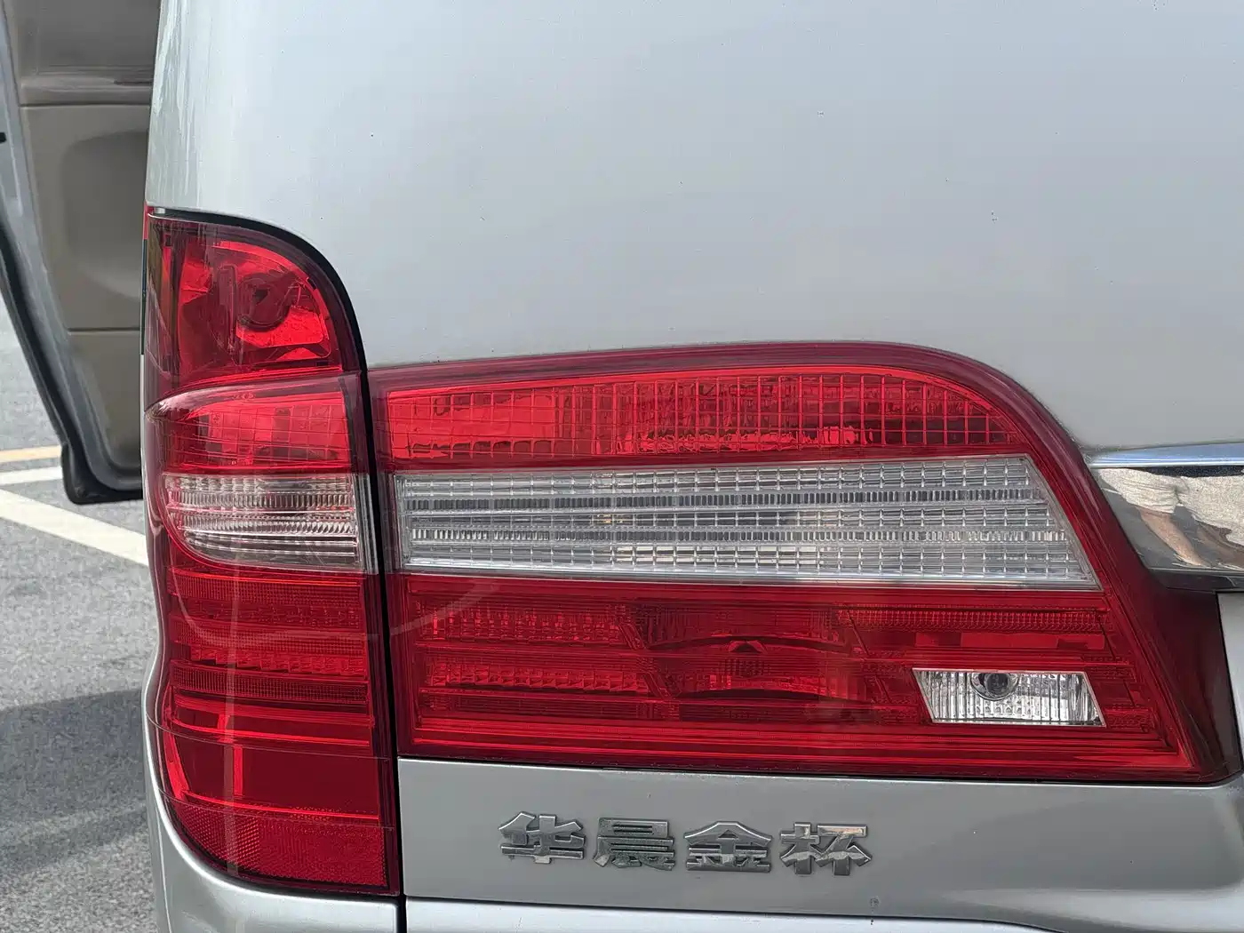 Jinbei Grace 2010 2010 2.7L-3rd Gen Imperial Luxury Long Wheelbase 11-seater 2TR