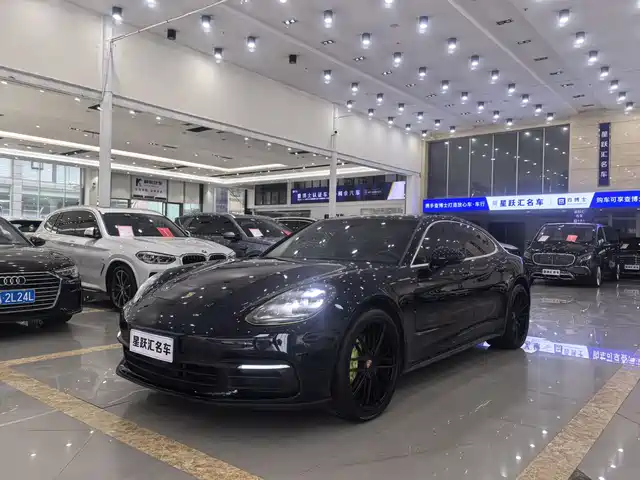 PORSCHE PANAMERA