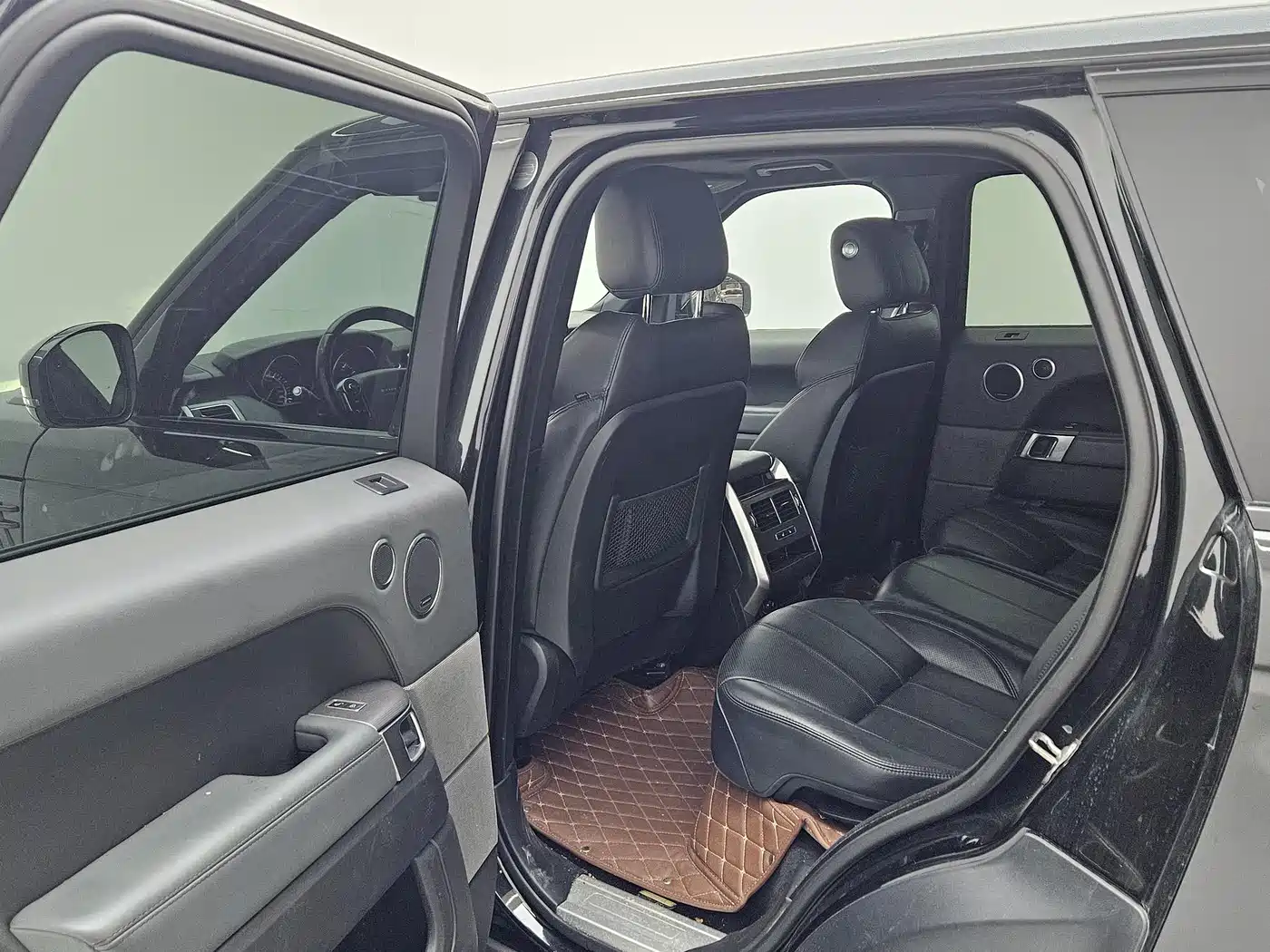 Land Rover Range Rover Sport 2016 Model 3.0 SC V6 SE фото 9