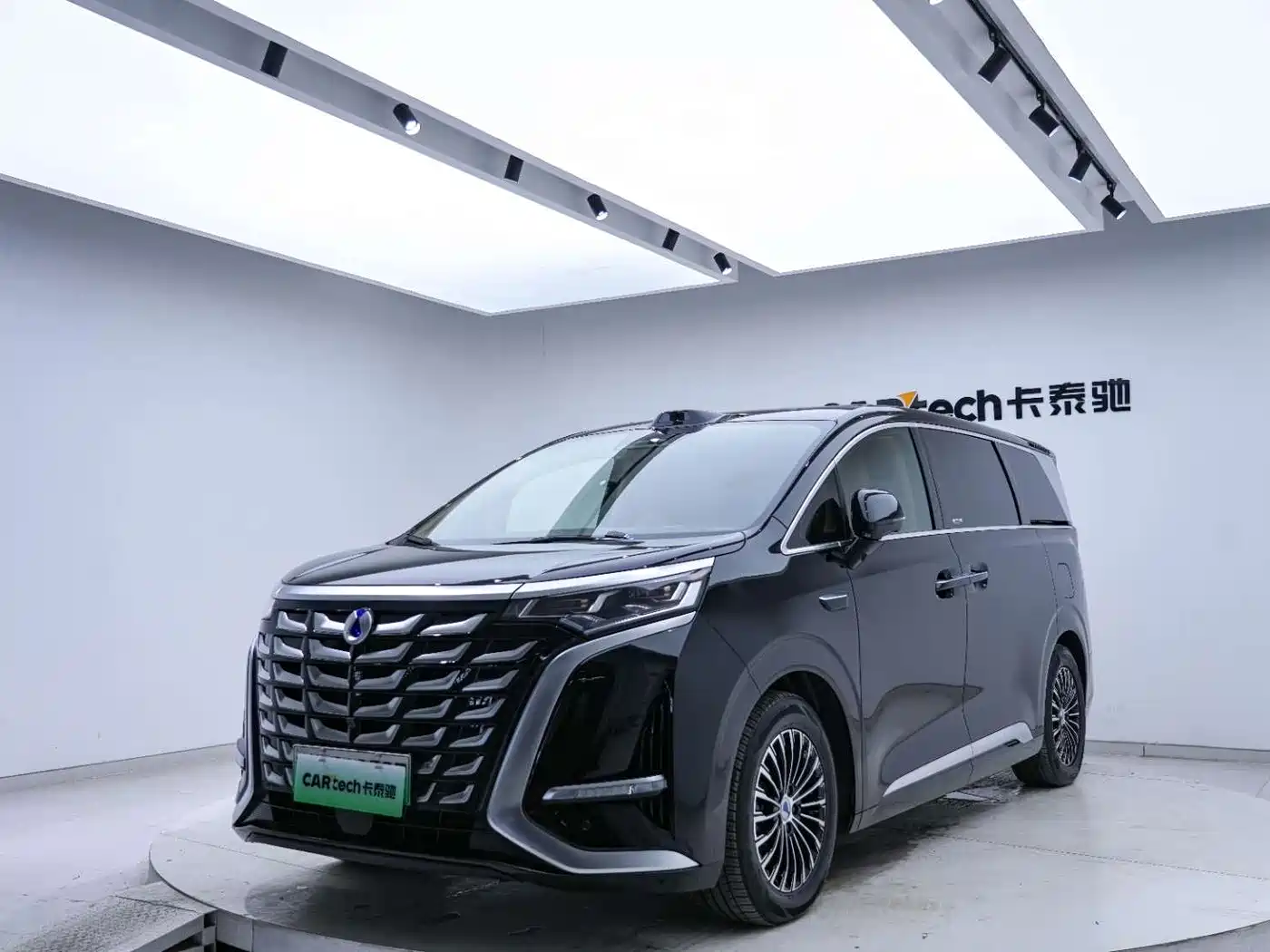Denza D9 2025 2025 DM-i Smart Drive Edition 1020 AWD Luxury