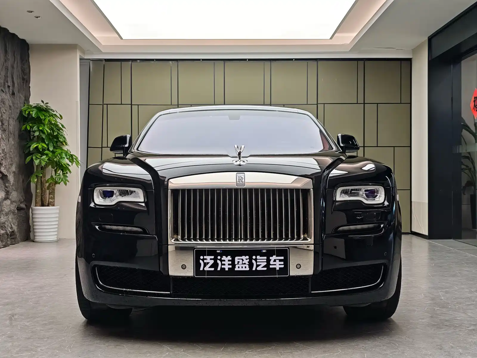 Фото 2 - Rolls-Royce Ghost
