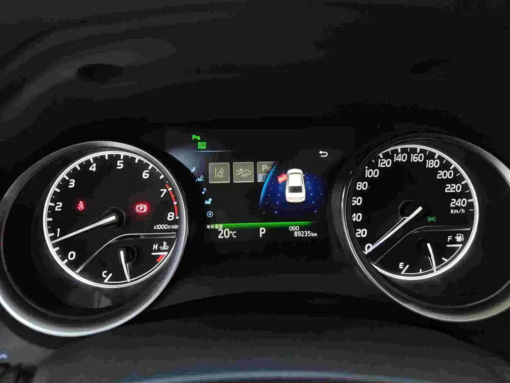 Toyota Camry 2018 2.5G Luxury Edition фото 18
