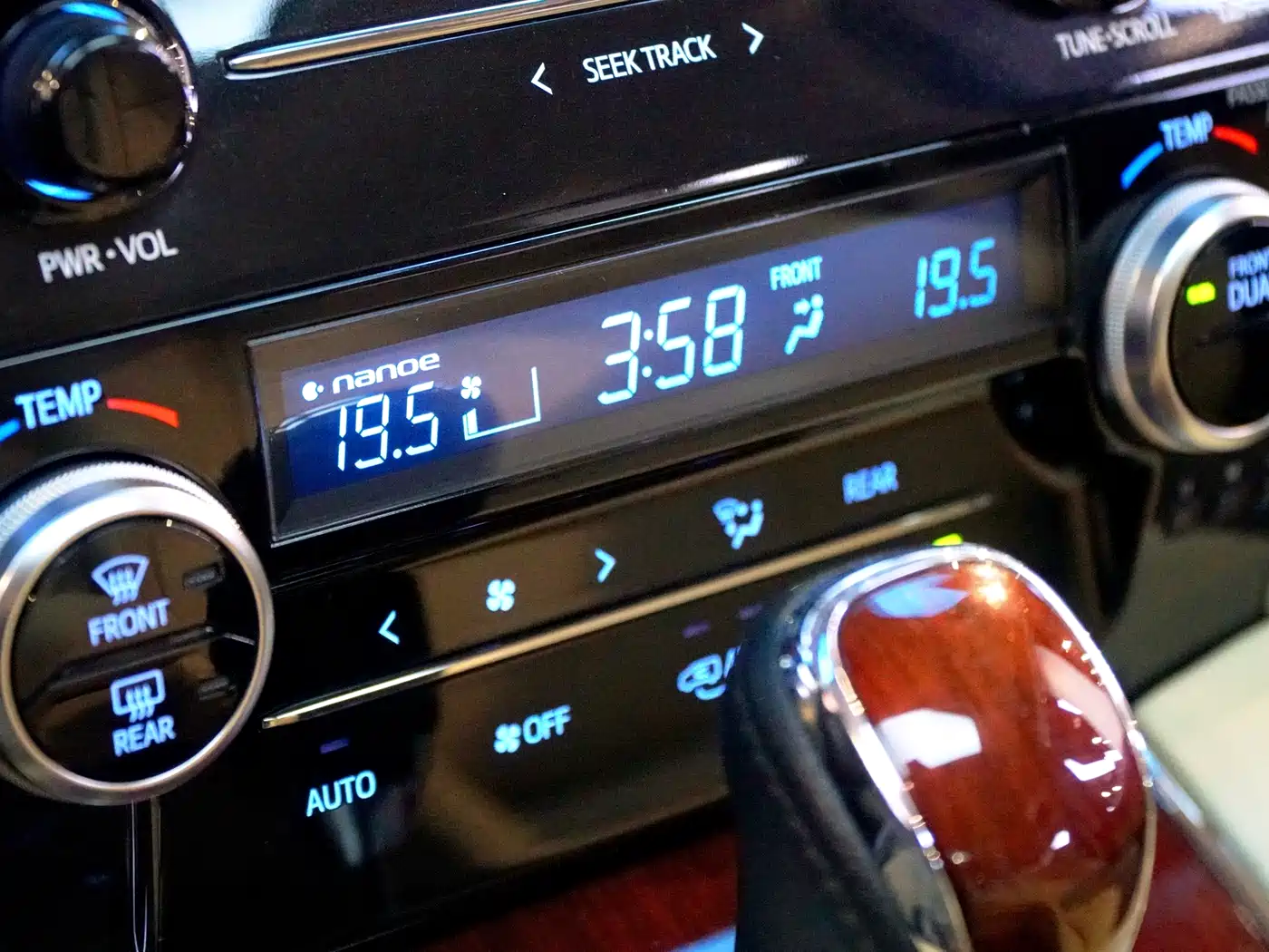 Toyota Alphard 2015 3.5L Luxury Edition фото 18
