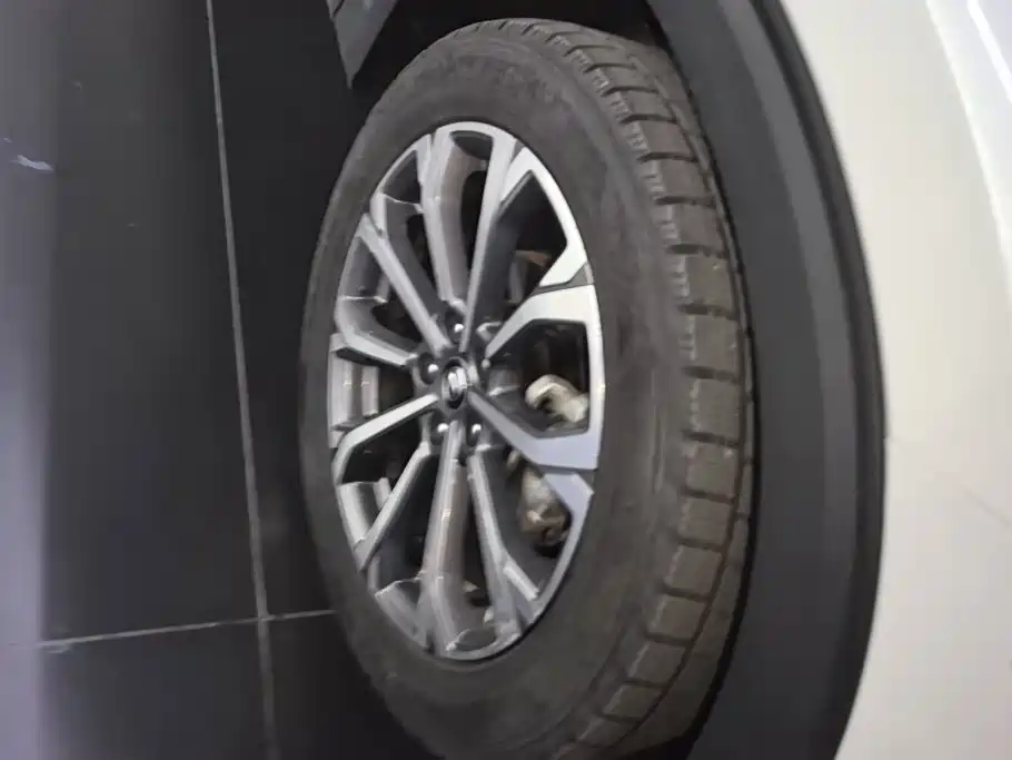 Photo 6 - Changan CS85