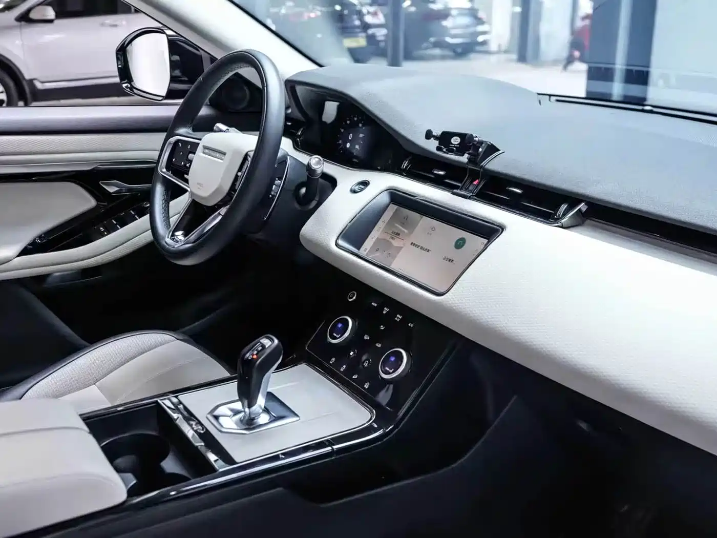 Land Rover Range Rover Evoque 2021 Range Rover Evoque L 249PS R-Dynamic S Performance Edition фото 7
