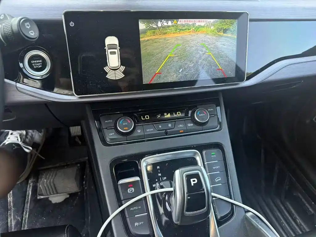 Фото 6 - Geely Atlas