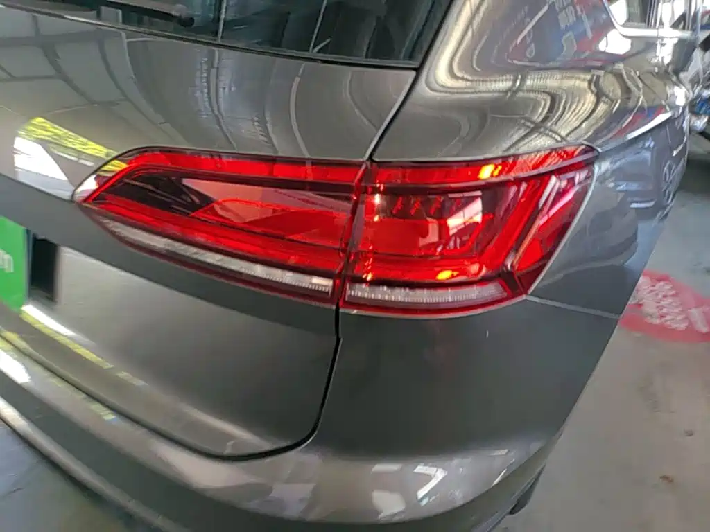 Фото 8 - Volkswagen Touareg