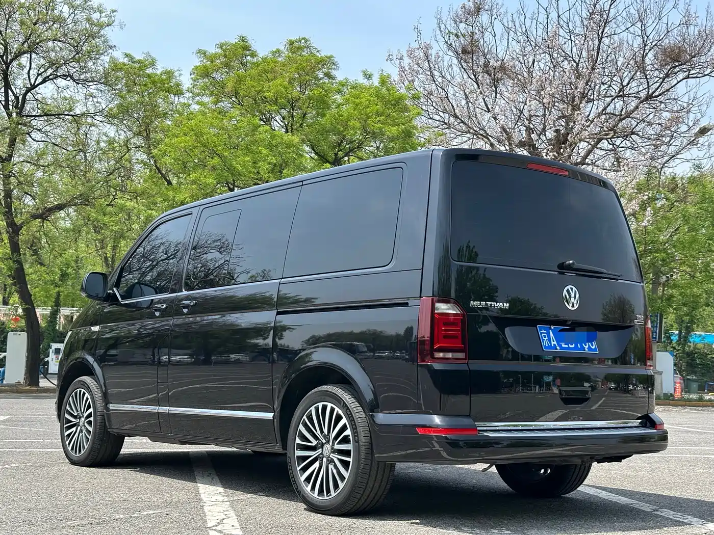 Volkswagen Multivan 2018 2.0TSI 4WD Premium Edition 7-Seater фото 20